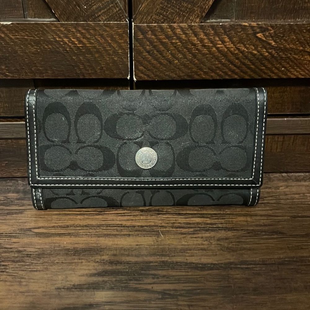Authentic coach wallet, excellent condition. Black.